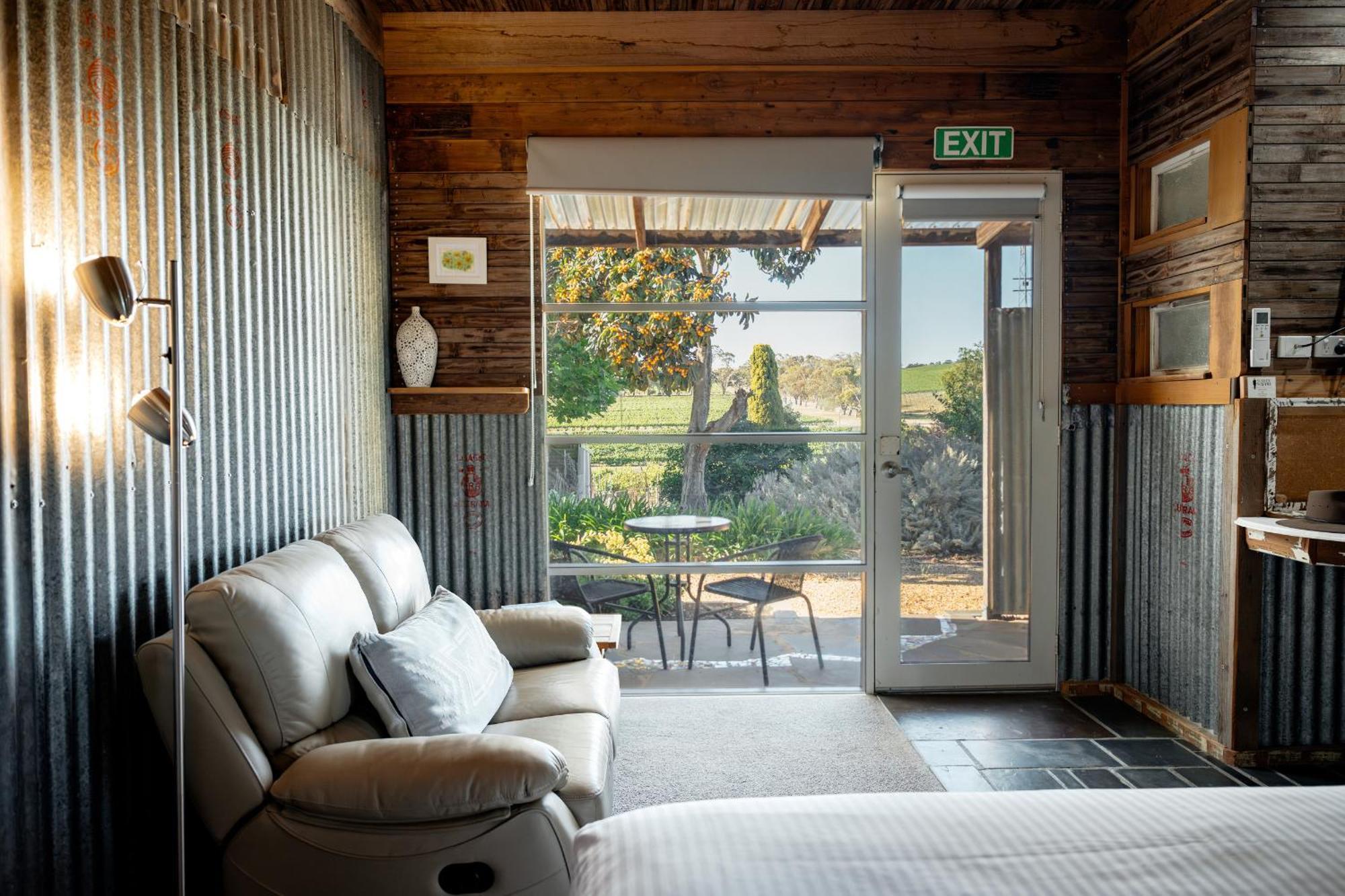 Bed In A Shed Vineyard Stay Watervale Luaran gambar